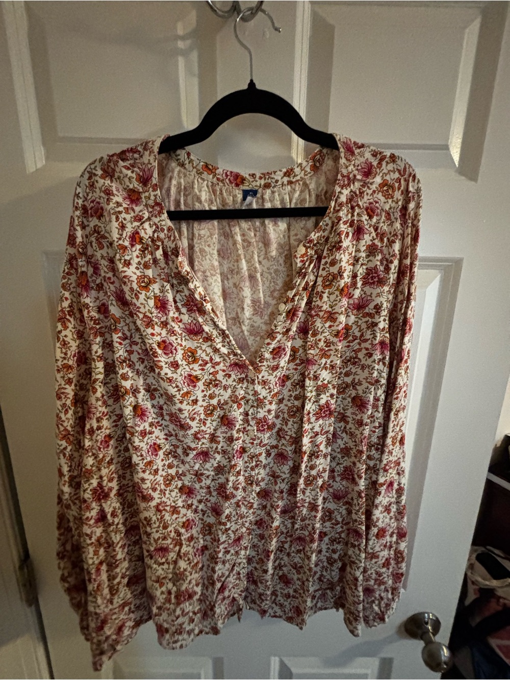 Old Navy Cream Floral V-Neck Long-Sleeve Blouse